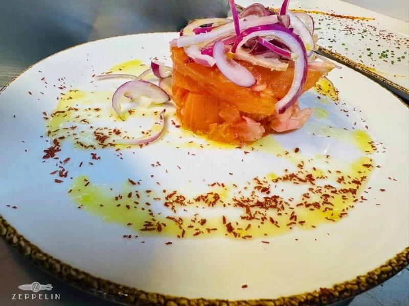 Ensalada de tomate pelado y ventresca en ZEPPELIN