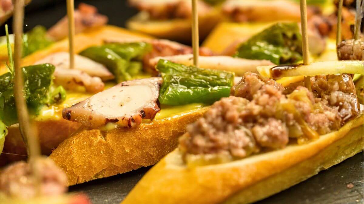 Salón preparado para menú cóctel en Restaurante ZEPPELIN en Torrelodones