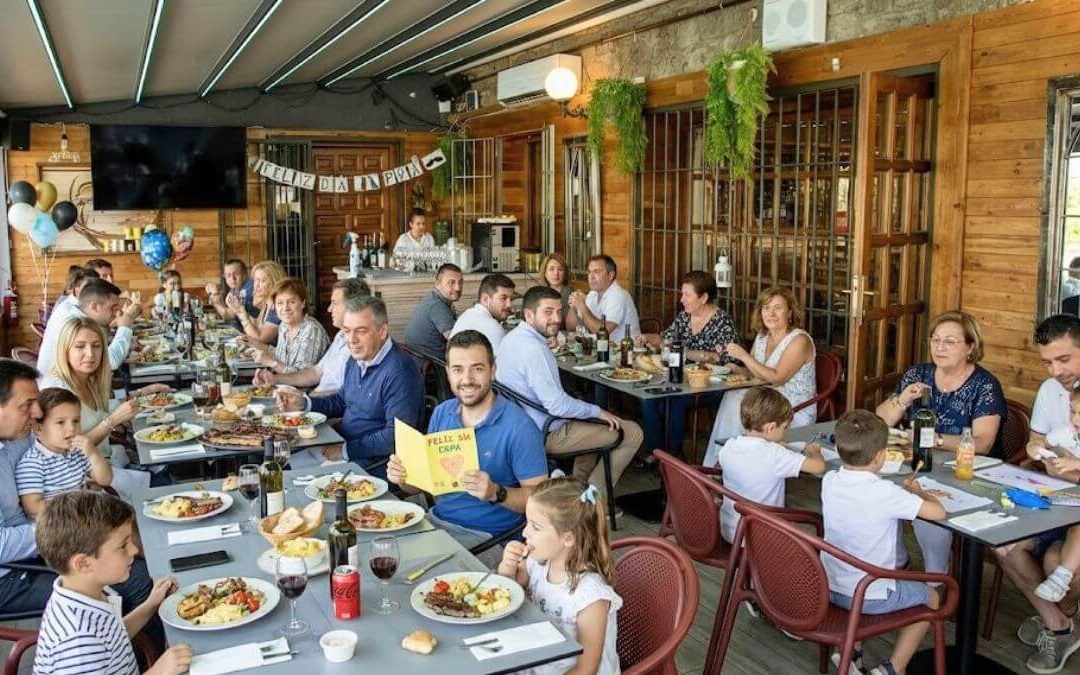 Familia celebrando el Día del Padre en Restaurante Zeppelin Torrelodones